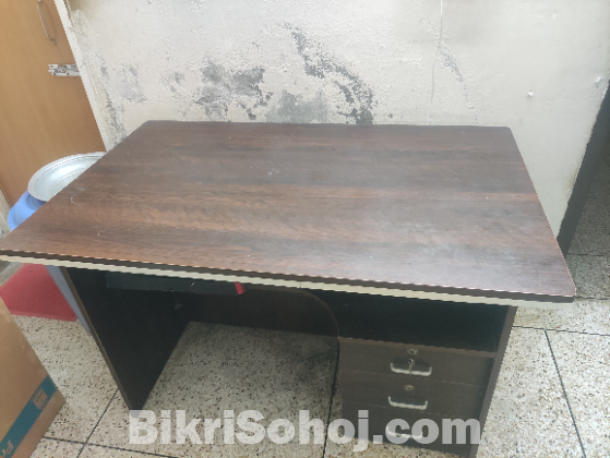 Computer table